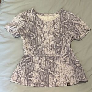 Jaanuu Women's Grey Snake Print Short Sleeve Top